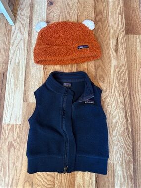 Patagonia Navy Fleece Vest with Orange Sherpa Patagonia  Bear Beanie